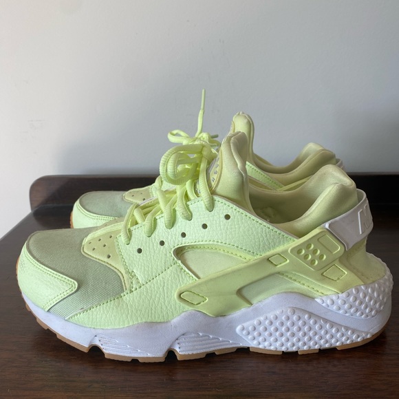 NIKE WOMEN’S AIR HUARACHE - Picture 3 of 6